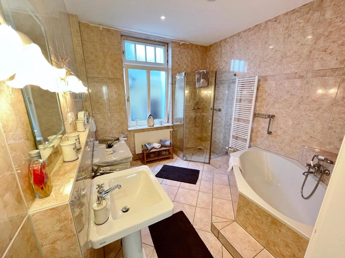 Hotel Ambiente Brake  Bagian luar foto